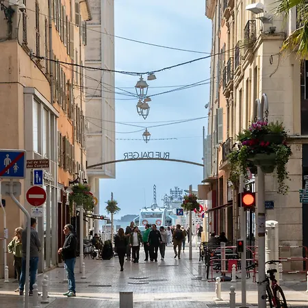 La Douce Escale, Hyper Centre * Tolón